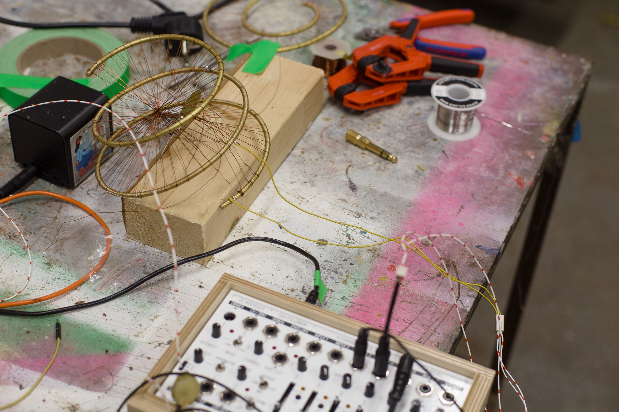 Listening to an in-built piezo in the windstrument